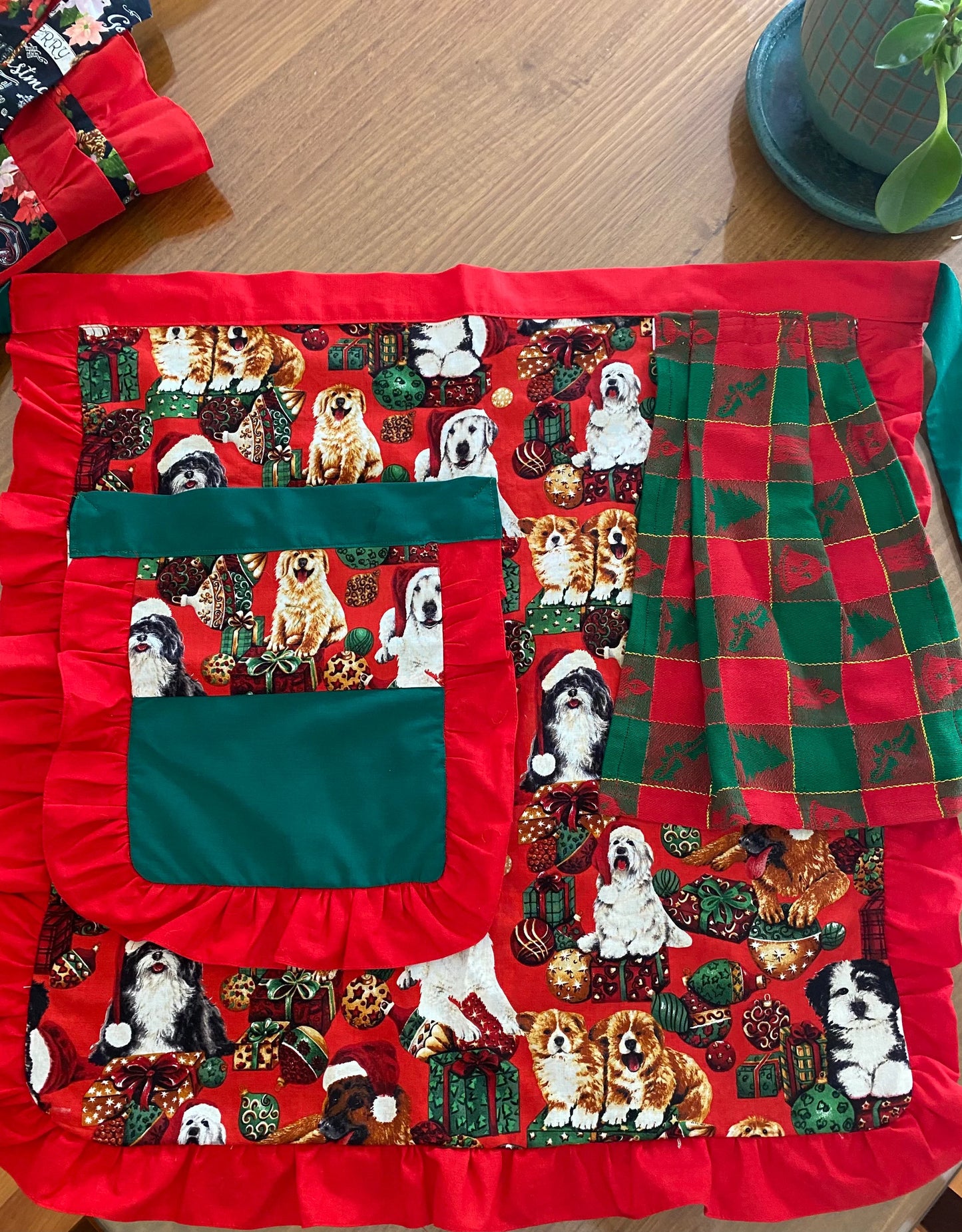 Christmas Waist Apron with Hand Towel and Pocket- Doggy Print