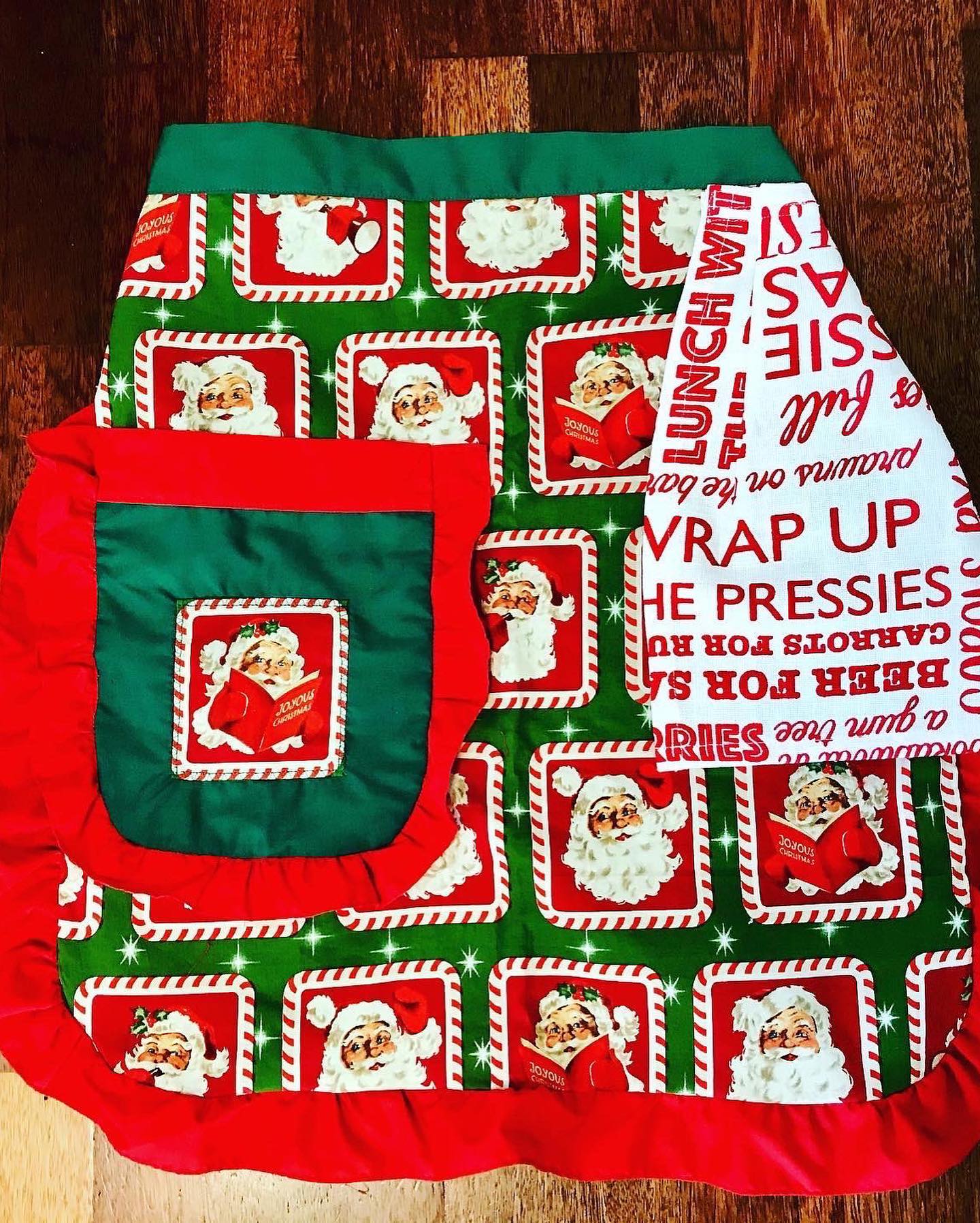 Christmas Waist Apron with Hand Towel and Pocket- Santa print